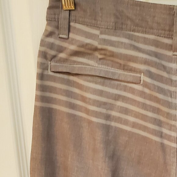 Grey striped Hang Ten shorts Size 30 front & back pockets - Picture 8 of 11